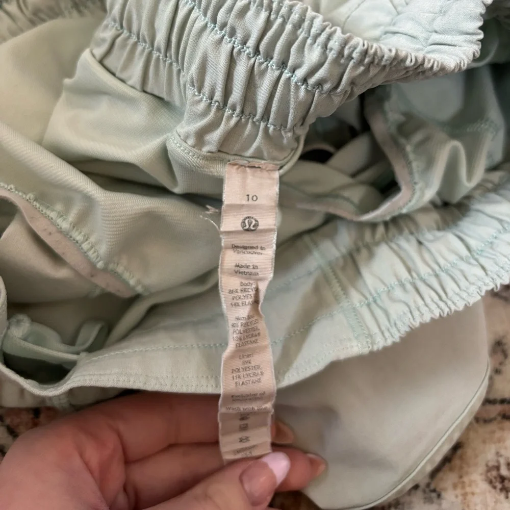 Lululemon Hotty Hot Mint Moment shorts Size 10 - Picture 3 of 4
